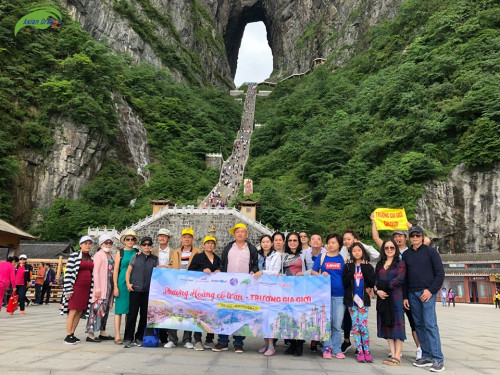 Hình ảnh kỷ niệm đoàn du lịch Phượng Hoàng cổ trấn - Trương Gia Giới 28-5-2019